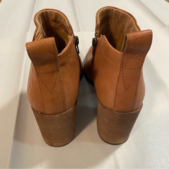 Vionic Lyssa Tan Leather Boots 10 - Picture 5 of 10